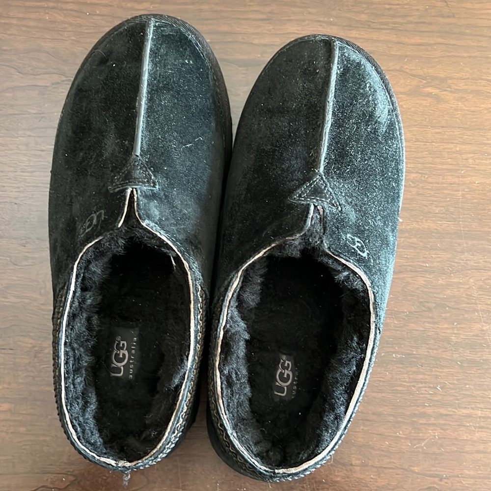 UGG Men's Black Size 7 Suede Slippers - Picture 5 of 6
